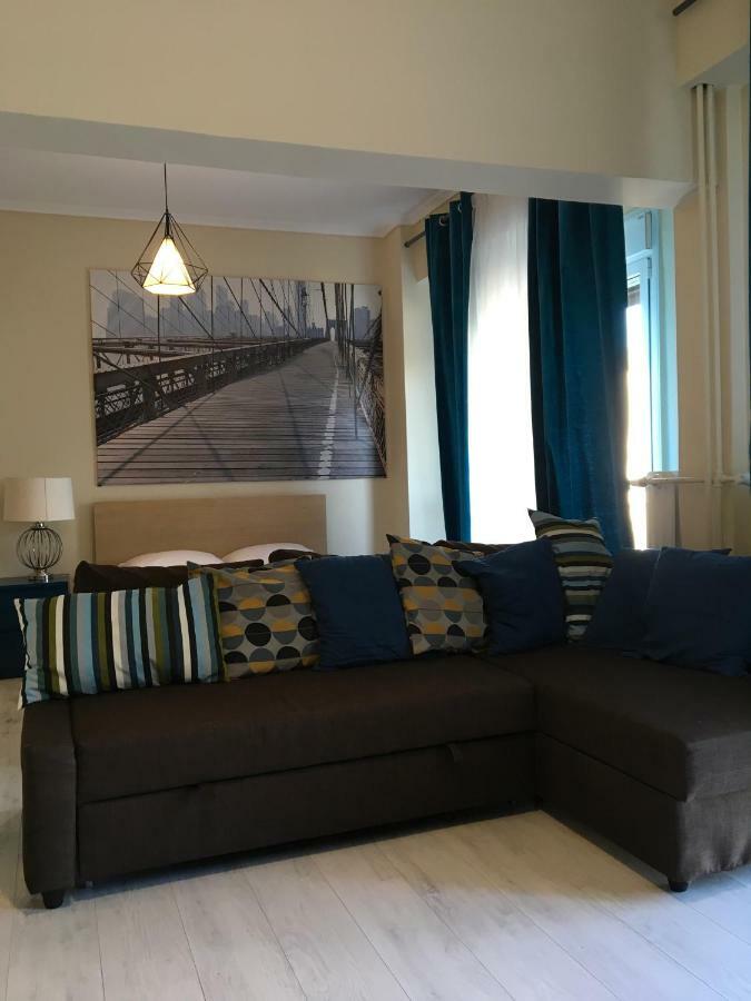 Apartment In The Center Of Атина Екстериор снимка